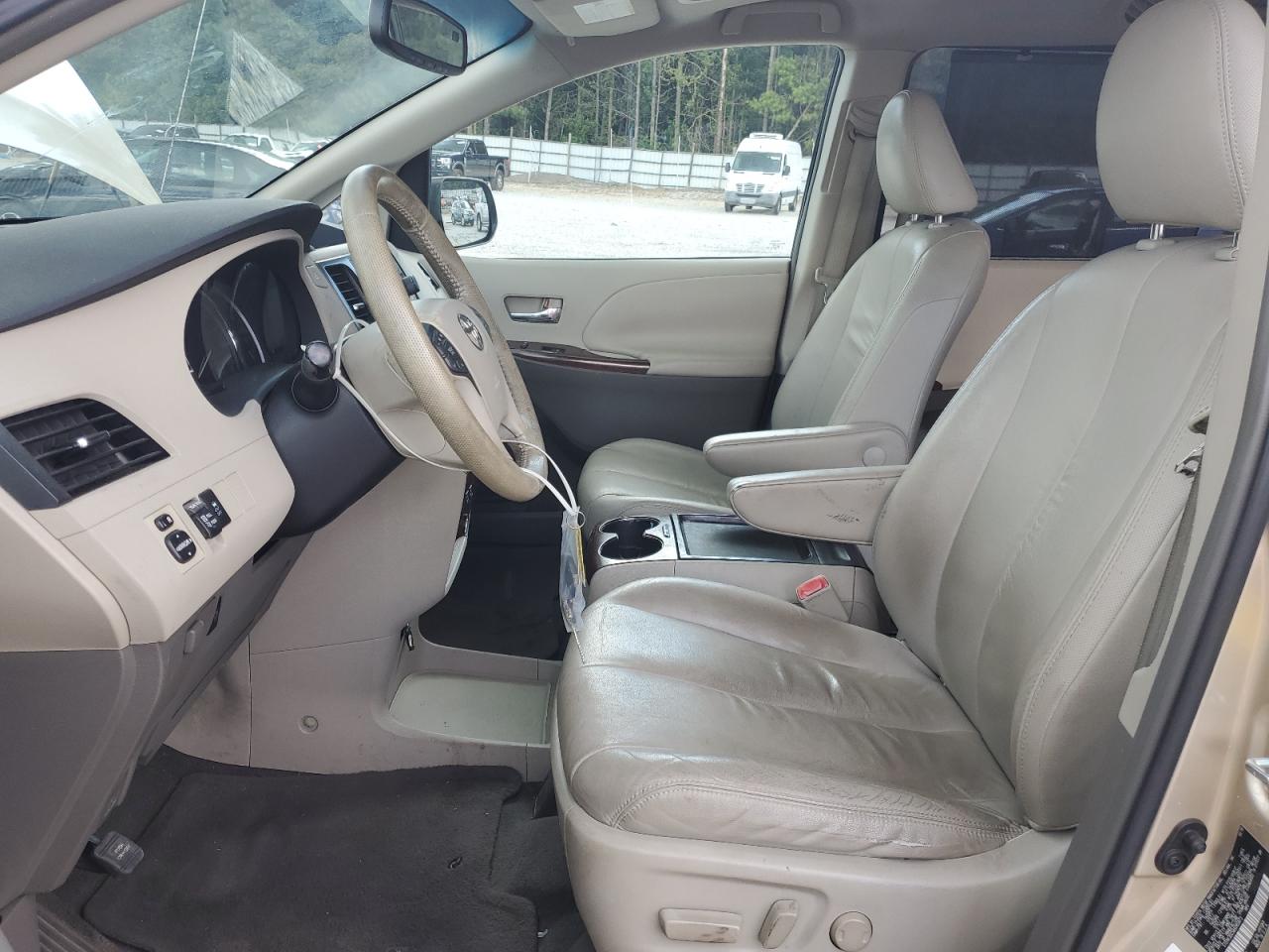 2011 Toyota Sienna Xle VIN: 5TDYK3DC5BS085873 Lot: 65537305