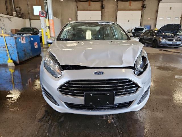 Седаны FORD FIESTA 2016 Серебристый