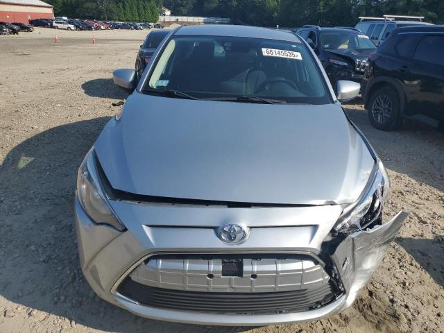  TOYOTA YARIS 2017 Srebrny