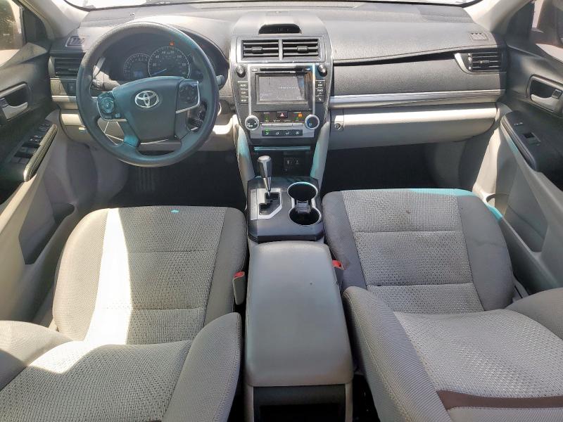 Sedans TOYOTA CAMRY 2014 Srebrny