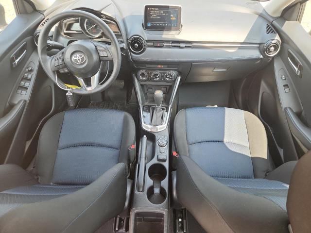  TOYOTA YARIS 2018 Srebrny