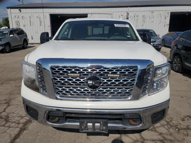 NISSAN TITAN 2018 Biały