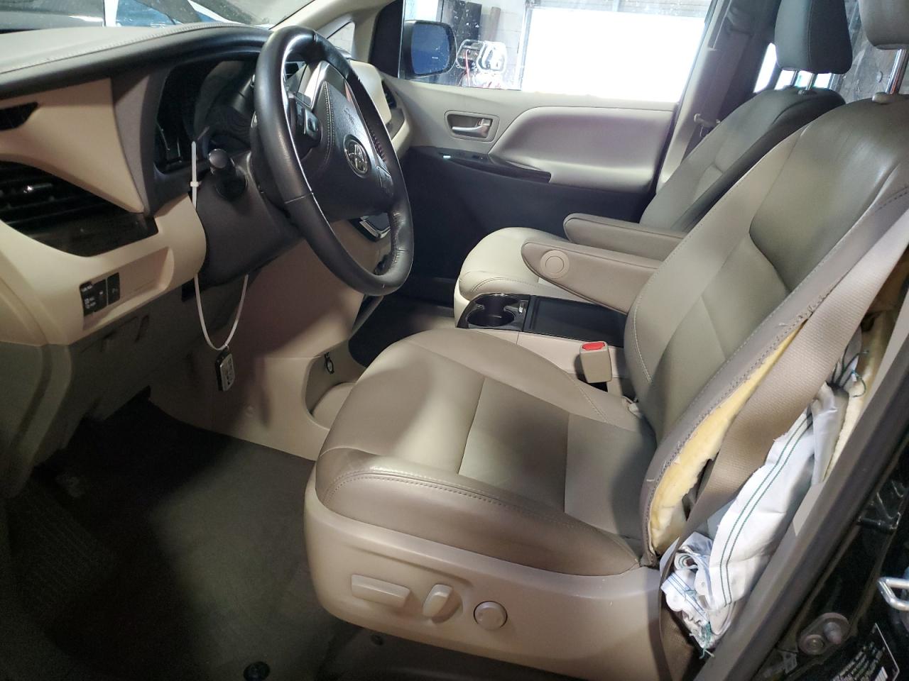 2018 Toyota Sienna Xle VIN: 5TDYZ3DC2JS929121 Lot: 65416475