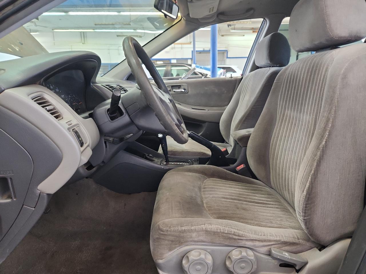 1998 Honda Accord Lx VIN: 1HGCG5640WA020379 Lot: 65035095