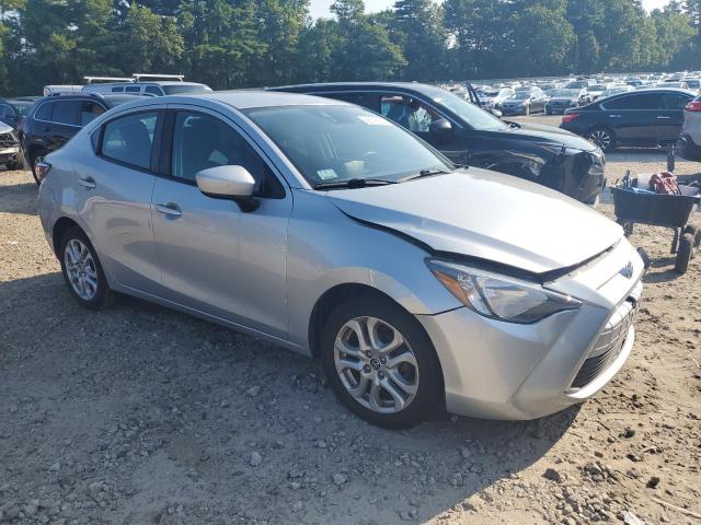  TOYOTA YARIS 2017 Srebrny