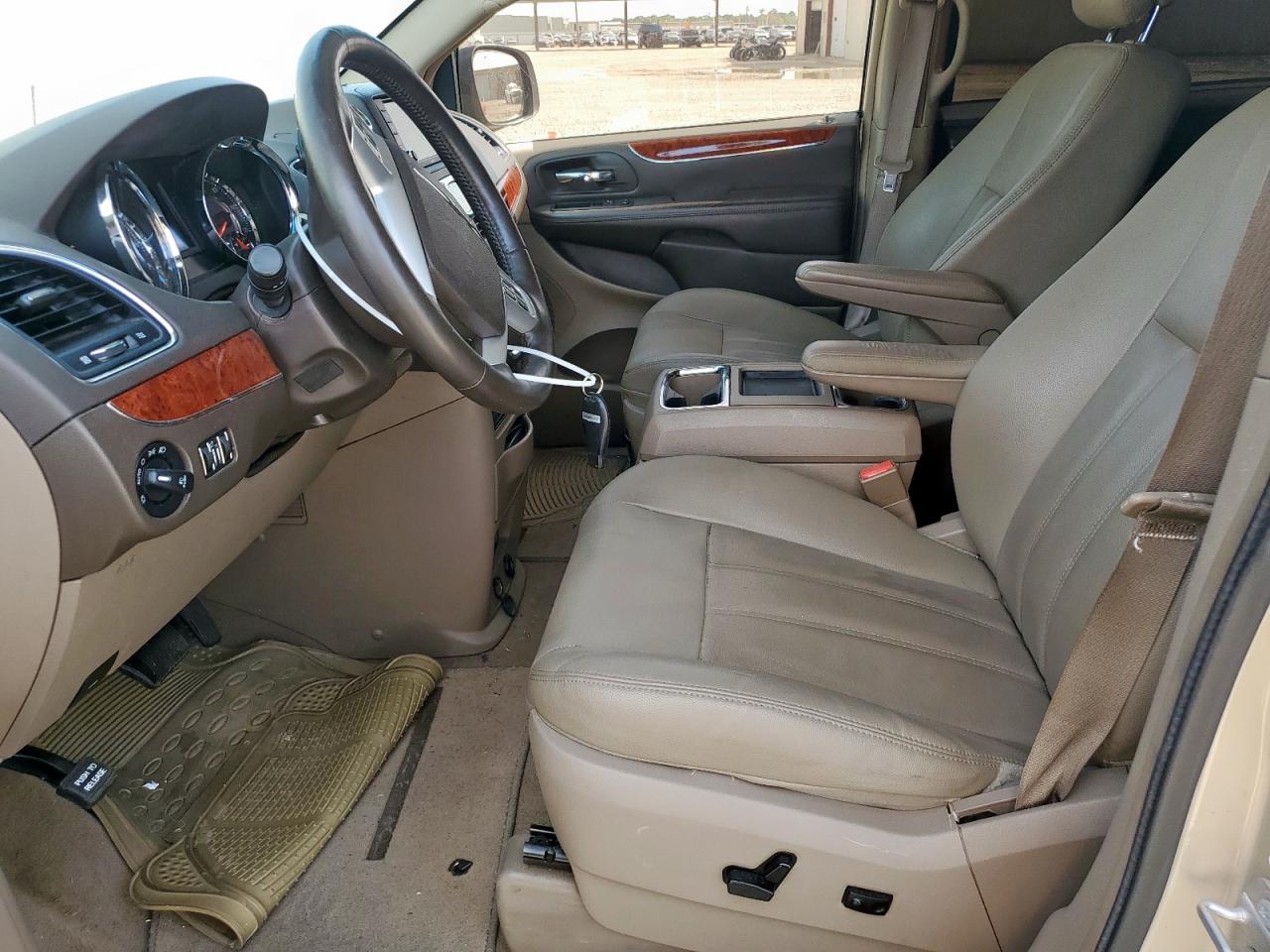 2016 Chrysler Town & Country Touring VIN: 2C4RC1BG1GR215451 Lot: 65094155