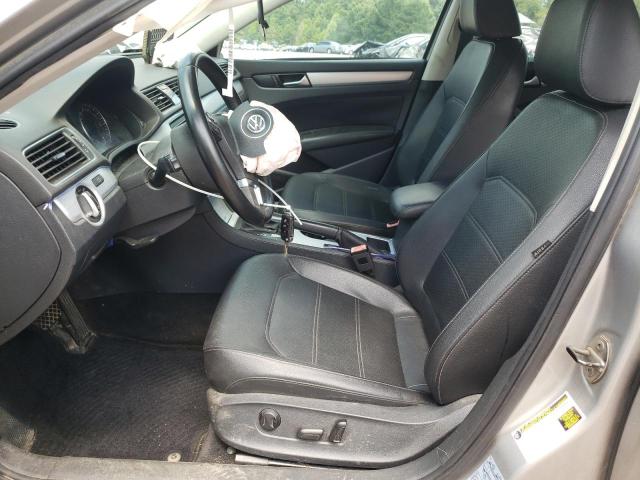 Sedans VOLKSWAGEN PASSAT 2013 Srebrny