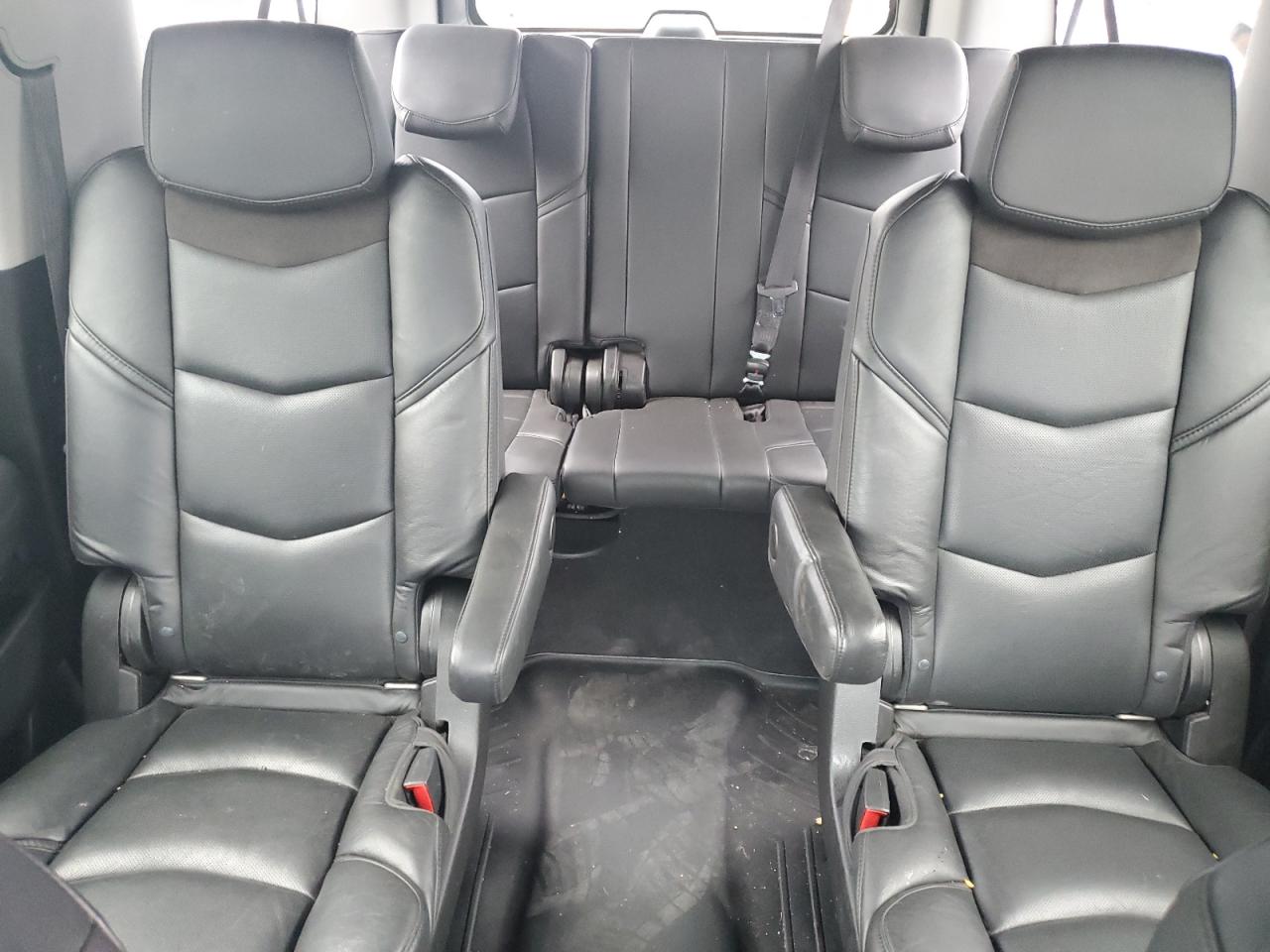 2018 Cadillac Escalade Esv Luxury VIN: 1GYS4HKJXJR114421 Lot: 67084585