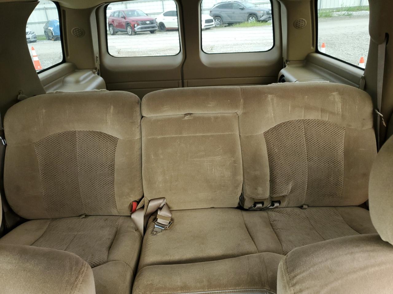 2000 Chevrolet Tahoe K1500 VIN: 1GNEK13T2YJ130774 Lot: 64125235