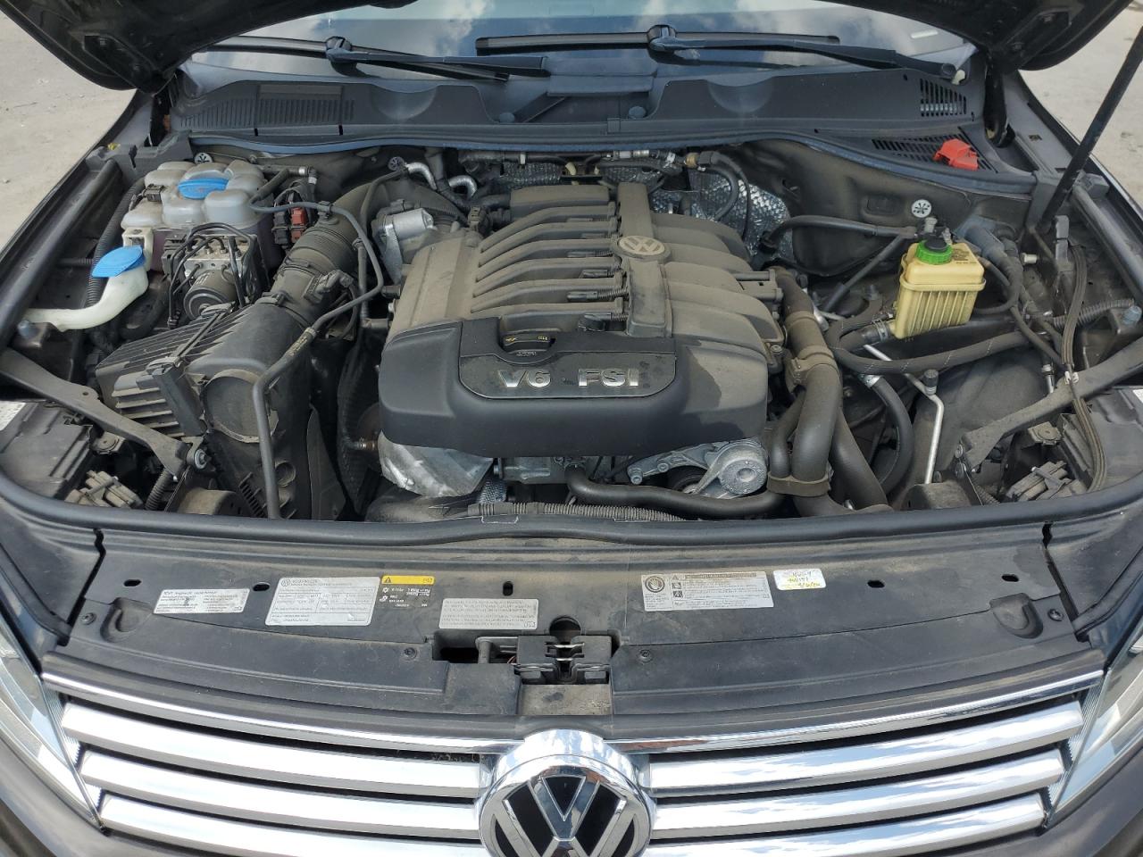 2016 Volkswagen Touareg Sport VIN: WVGEF9BP8GD009174 Lot: 64830495