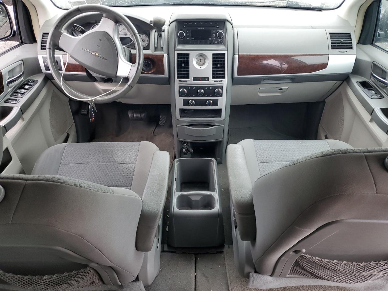 2010 Chrysler Town & Country Touring VIN: 2A4RR5D1XAR132052 Lot: 63586235