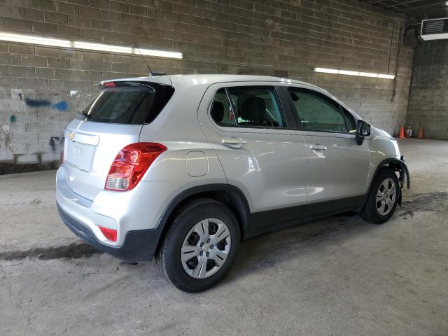  CHEVROLET TRAX 2017 Srebrny