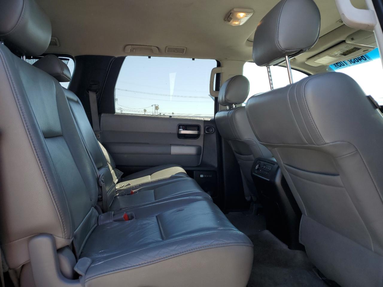 2008 Toyota Sequoia Limited VIN: 5TDZY68A48S008692 Lot: 64638105