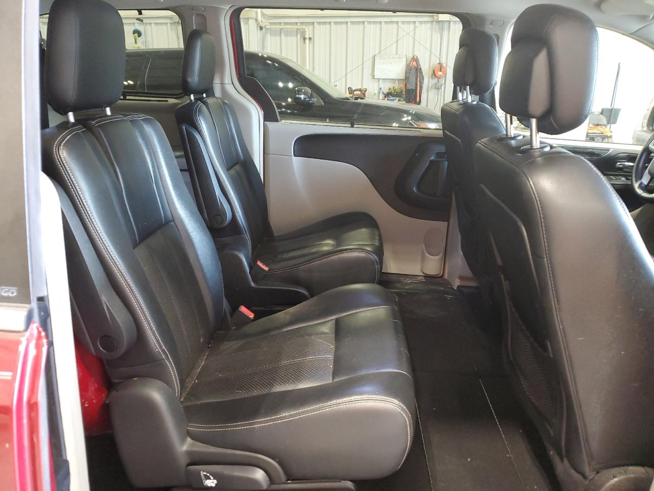 2011 Chrysler Town & Country Touring L VIN: 2A4RR8DG8BR635862 Lot: 64643625