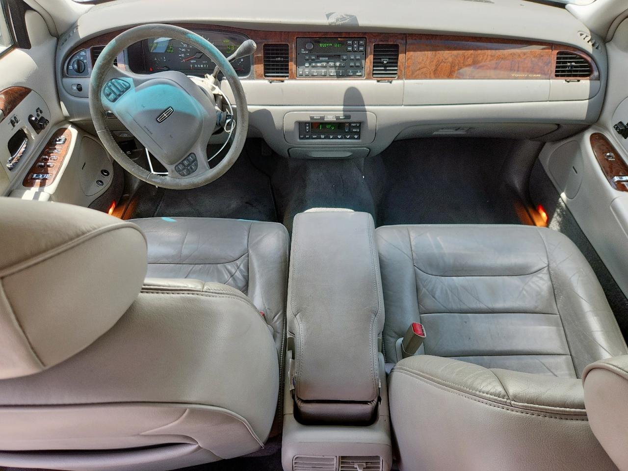1998 Lincoln Town Car Signature VIN: 1LNFM82W8WY698345 Lot: 61454625