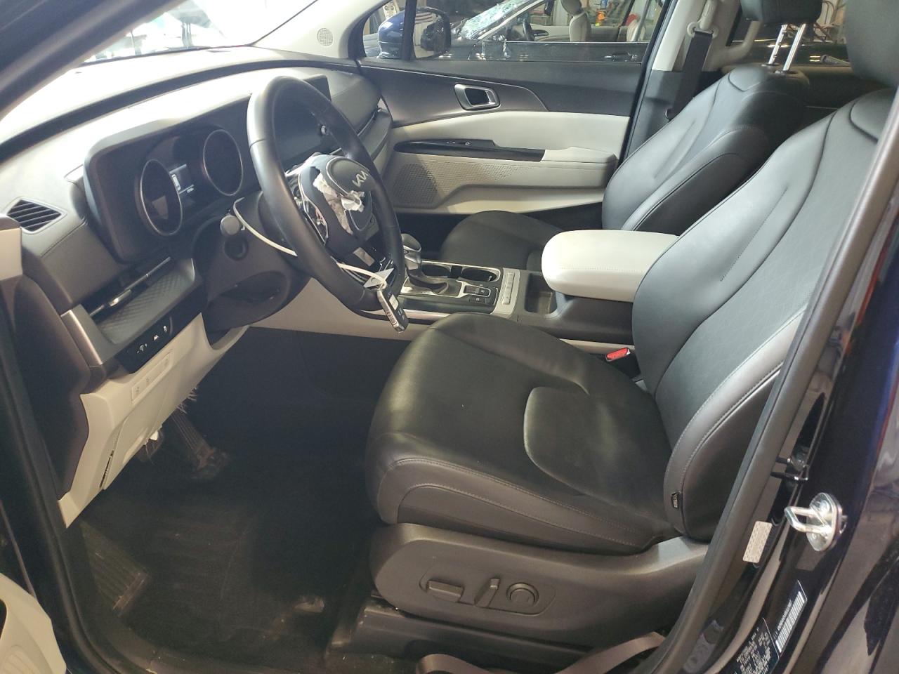 2024 Kia Carnival Lx VIN: KNDNB4H34R6322687 Lot: 63392635