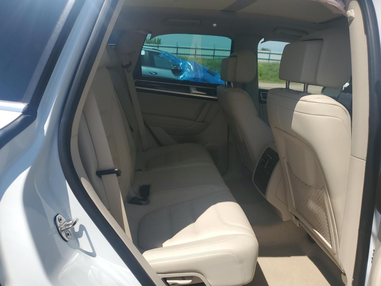 2015 Volkswagen Touareg V6 VIN: WVGEF9BP3FD004401 Lot: 65979195