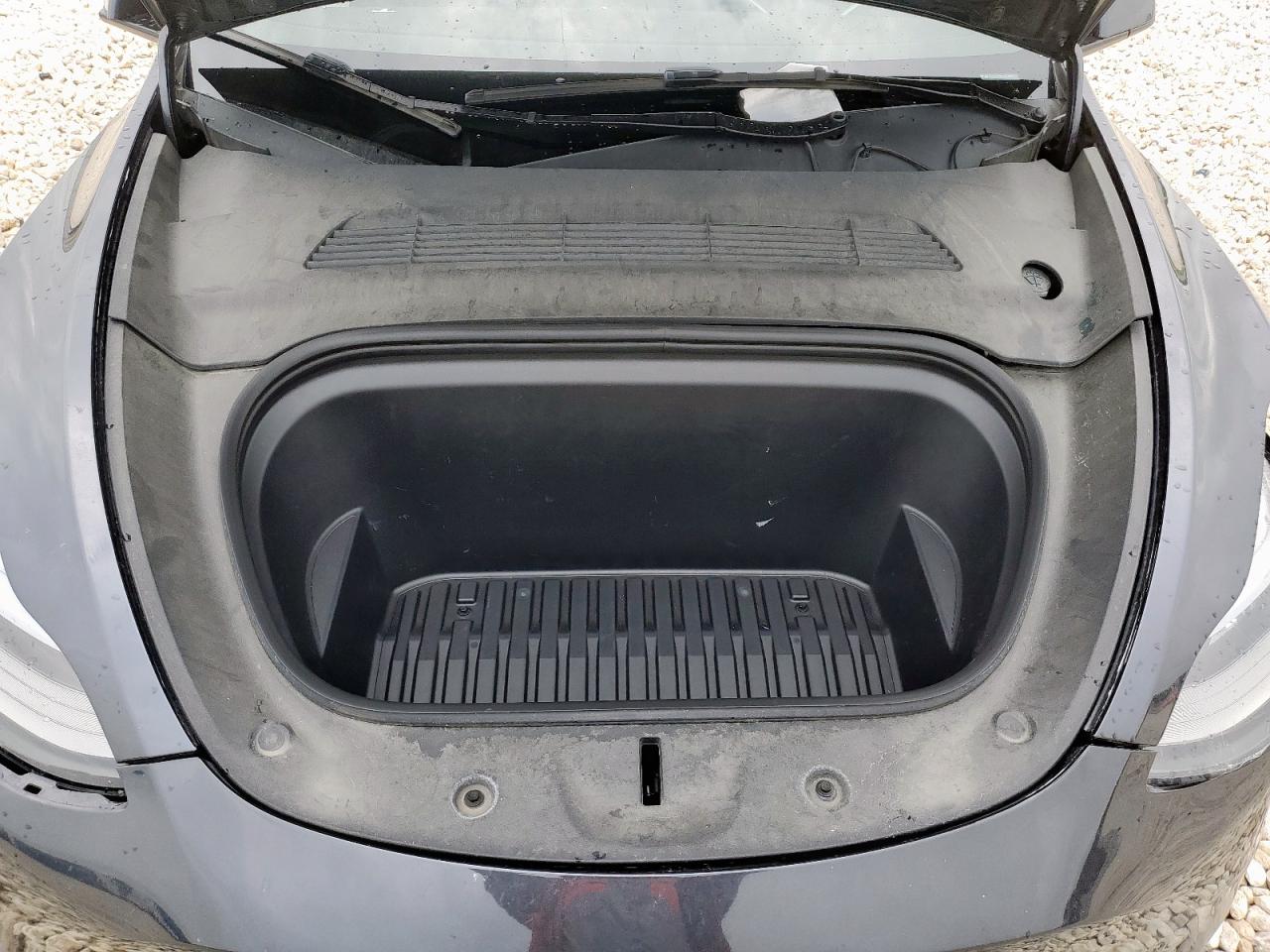 2024 Tesla Model Y VIN: 7SAYGDEE3RA235324 Lot: 63217995