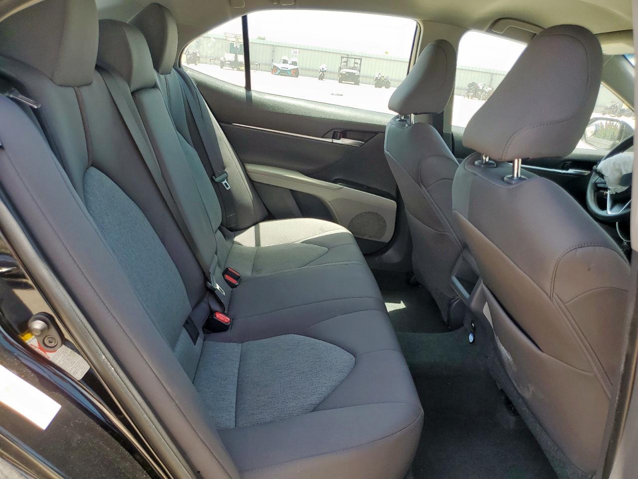 2018 Toyota Camry L VIN: 4T1B11HK1JU062093 Lot: 64749385