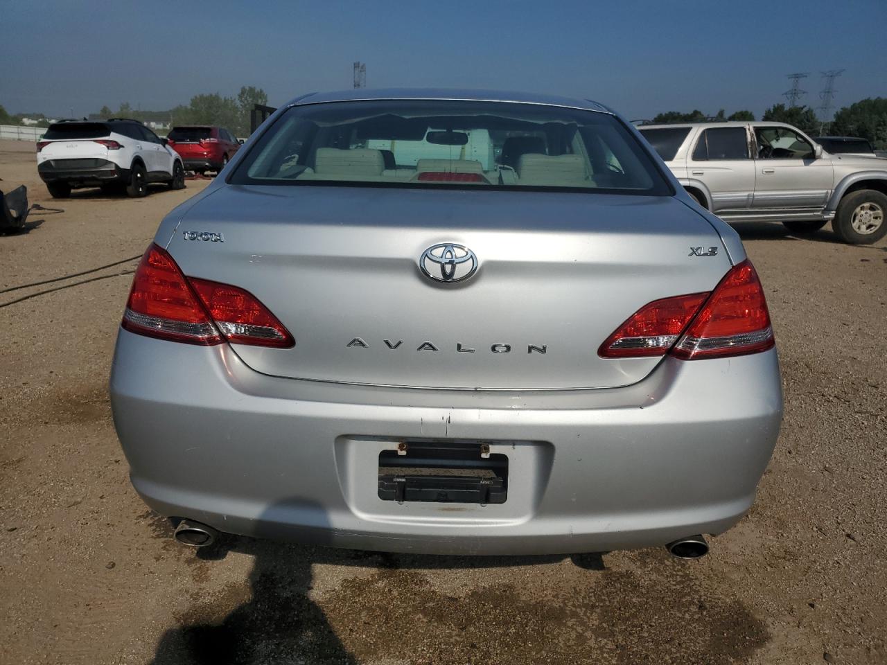 2005 Toyota Avalon Xl VIN: 4T1BK36B85U049326 Lot: 63470335