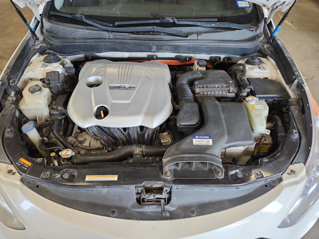 2013 Hyundai Sonata Hybrid VIN: KMHEC4A48DA088569 Lot: 64796405