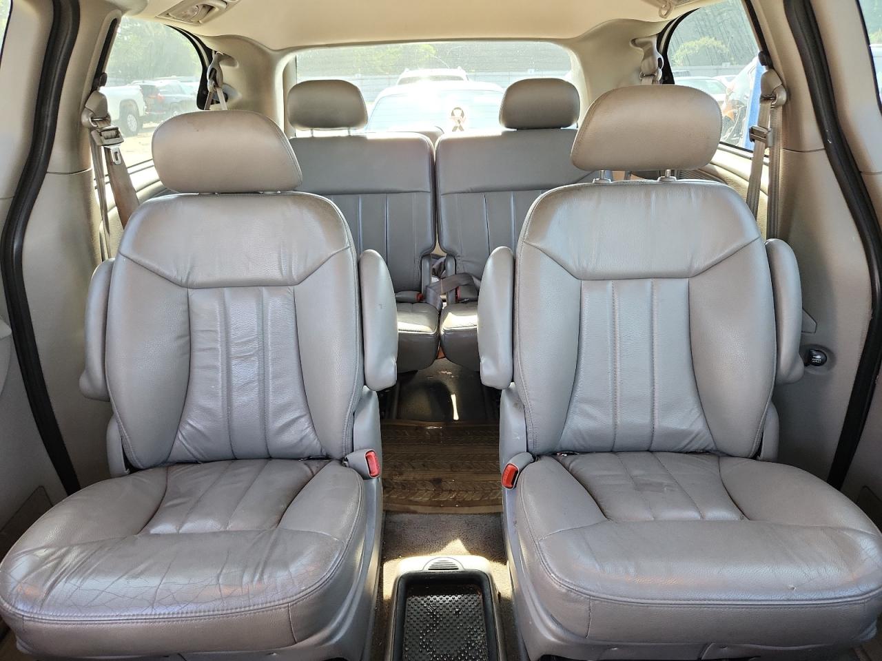 2003 Chrysler Town & Country Lxi VIN: 2C8GP54L93R191373 Lot: 64900285