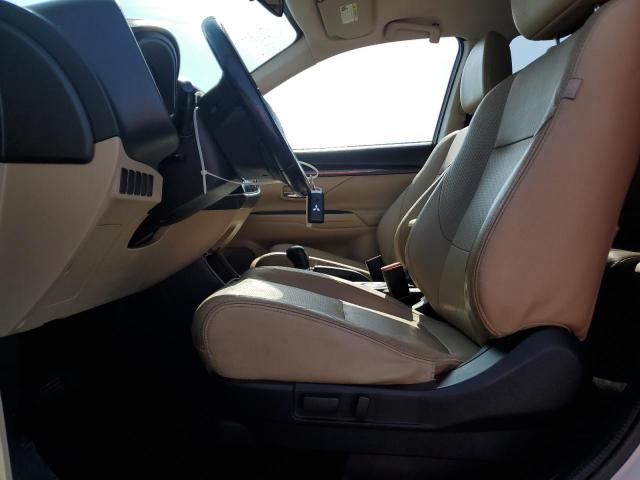  MITSUBISHI OUTLANDER 2016 Biały