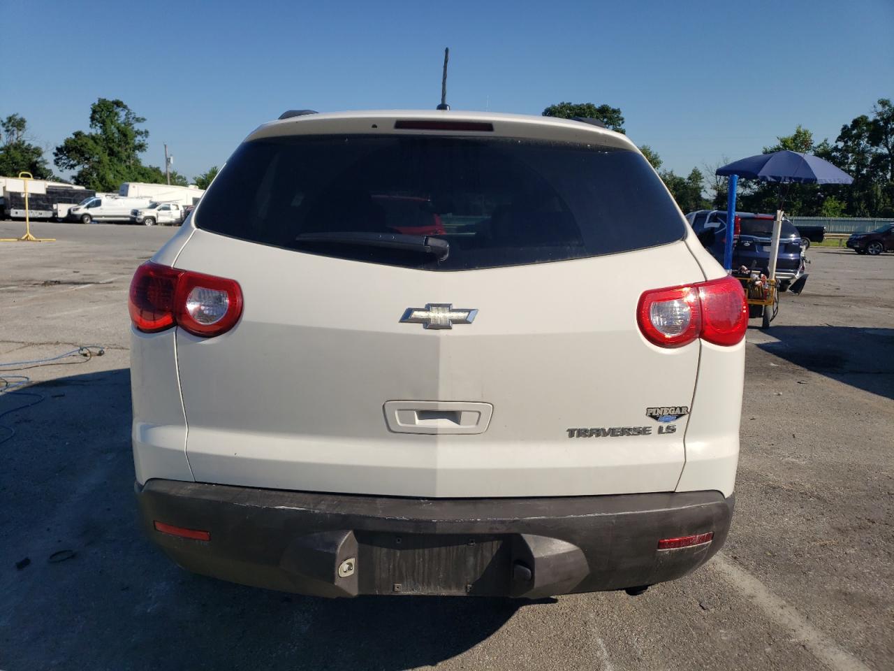 2011 Chevrolet Traverse Ls VIN: 1GNKREED8BJ376554 Lot: 63322555