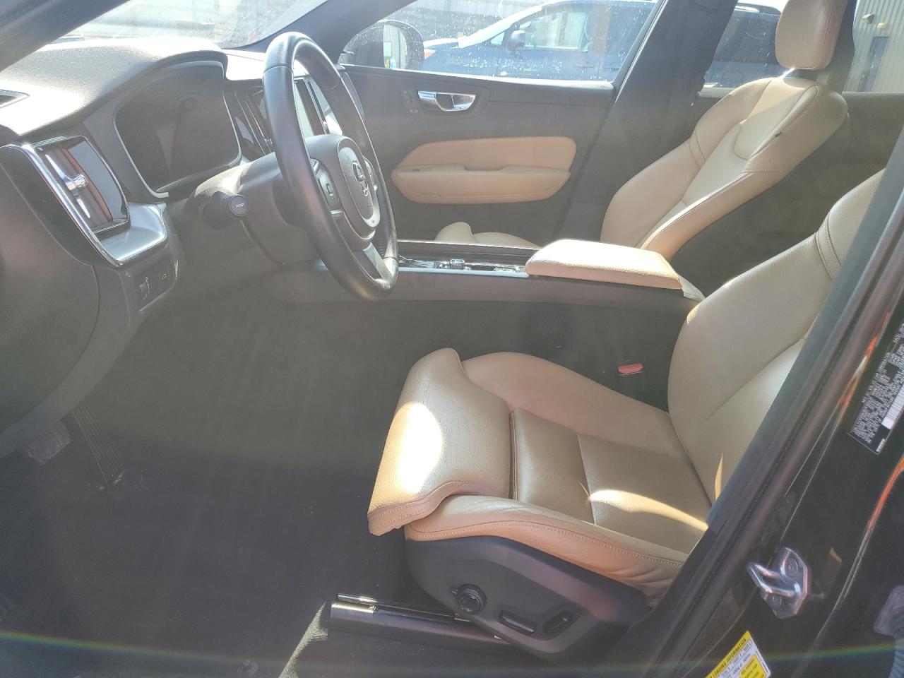 2019 Volvo Xc60 T5 Momentum VIN: LYV102DK8KB192432 Lot: 64134205