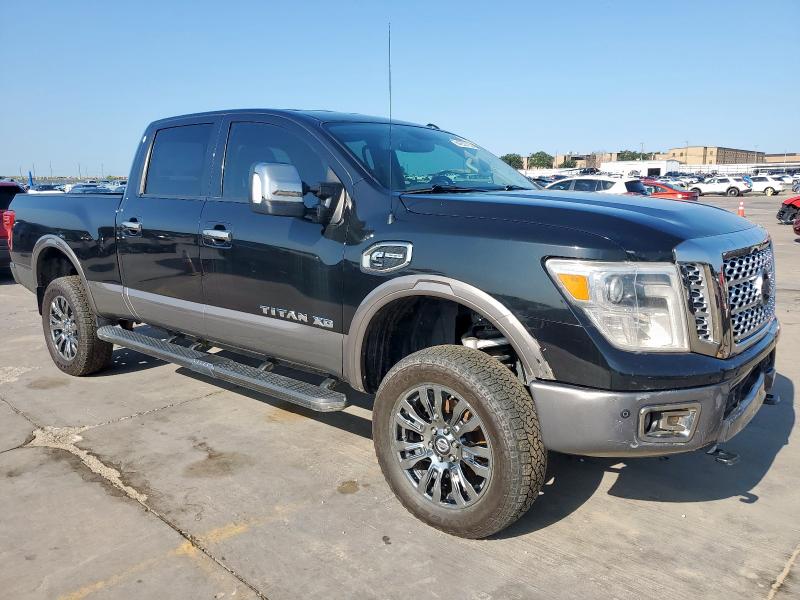  NISSAN TITAN 2019 Czarny