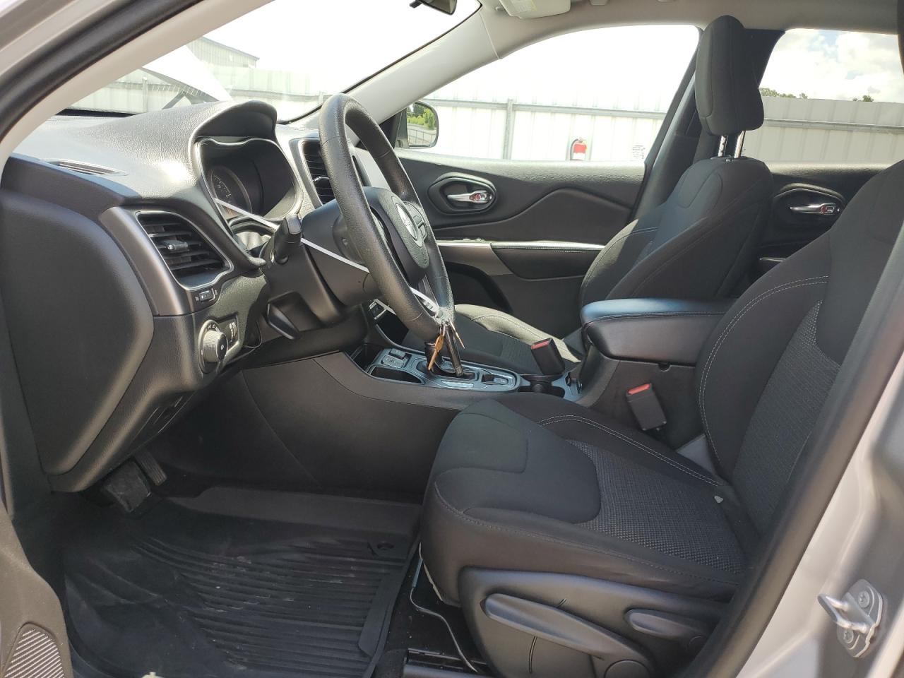 2019 Jeep Cherokee Latitude VIN: 1C4PJLCX3KD243643 Lot: 65309645