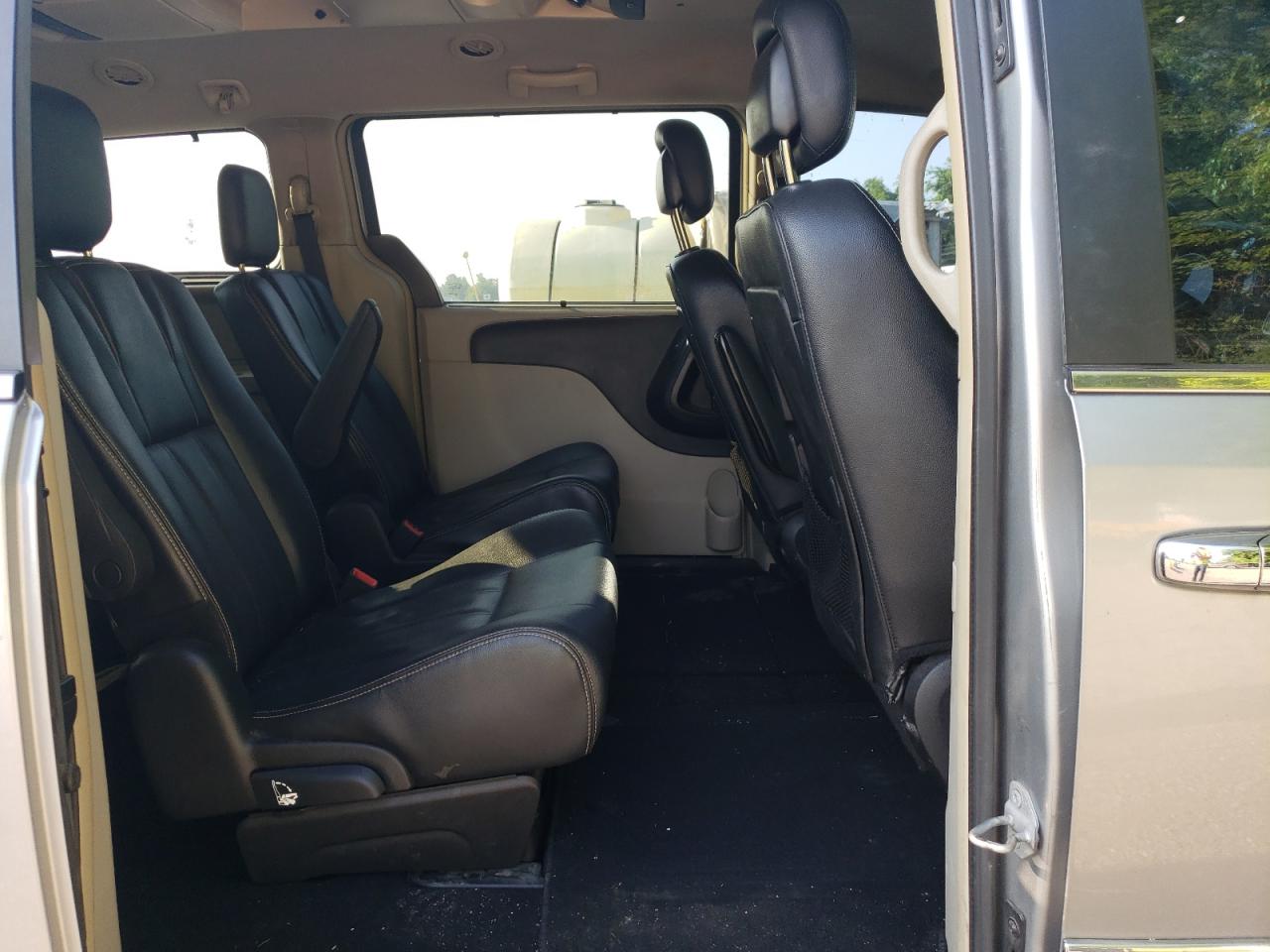 2016 Chrysler Town & Country Touring L VIN: 2C4RC1CG2GR284194 Lot: 64732825