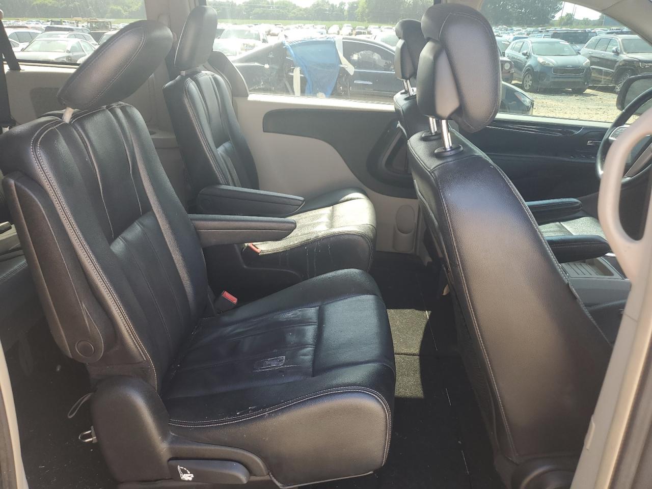 2015 Chrysler Town & Country Touring VIN: 2C4RC1BG1FR564916 Lot: 64657985