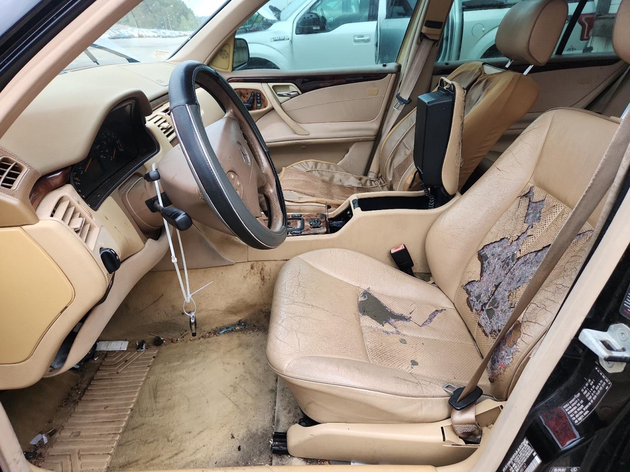 2000 Mercedes-Benz E 320 VIN: WDBJF65J0YA985167 Lot: 63348705