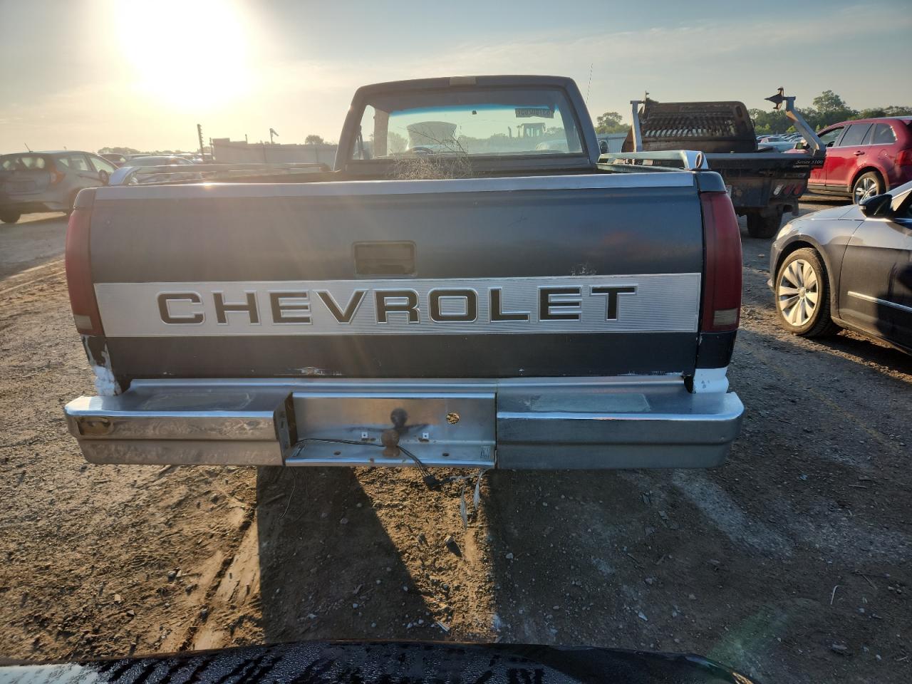 1988 Chevrolet Gmt-400 C1500 VIN: 1GCDC14K5JZ105124 Lot: 63700205
