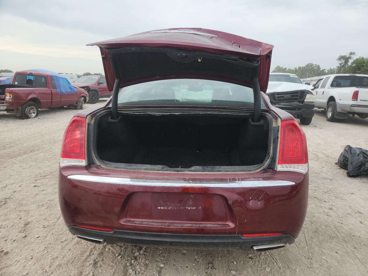 2017 Chrysler 300 Limited VIN: 2C3CCAAG9HH661804 Lot: 64010655