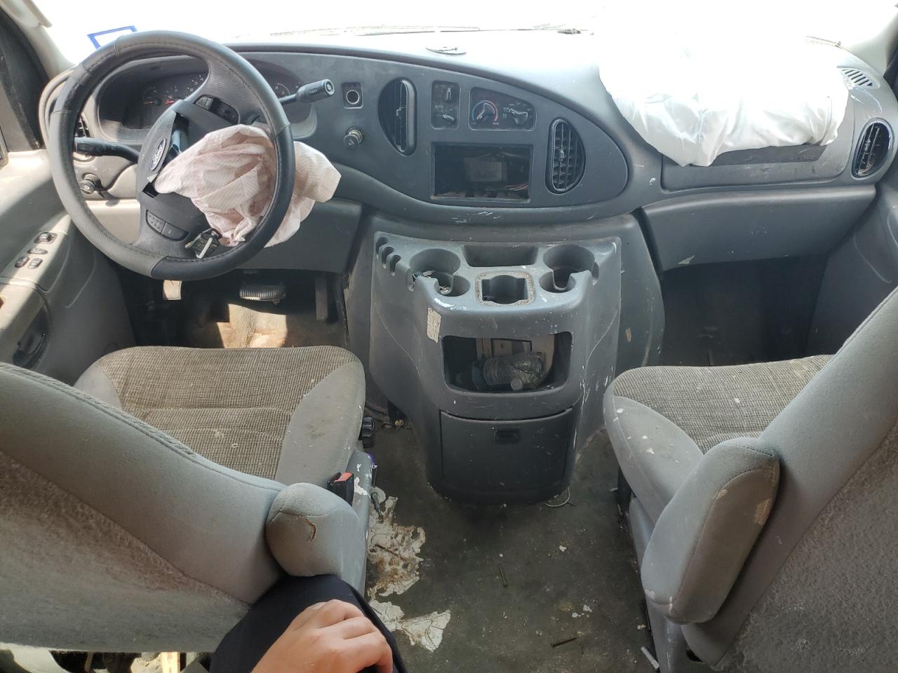 2004 Ford Econoline E150 Wagon VIN: 1FMRE11L94HA82935 Lot: 63764405