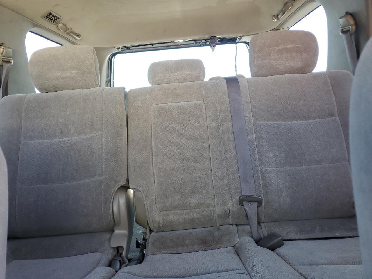 2002 Toyota Sequoia Sr5 VIN: 5TDBT44A52S113503 Lot: 63384085