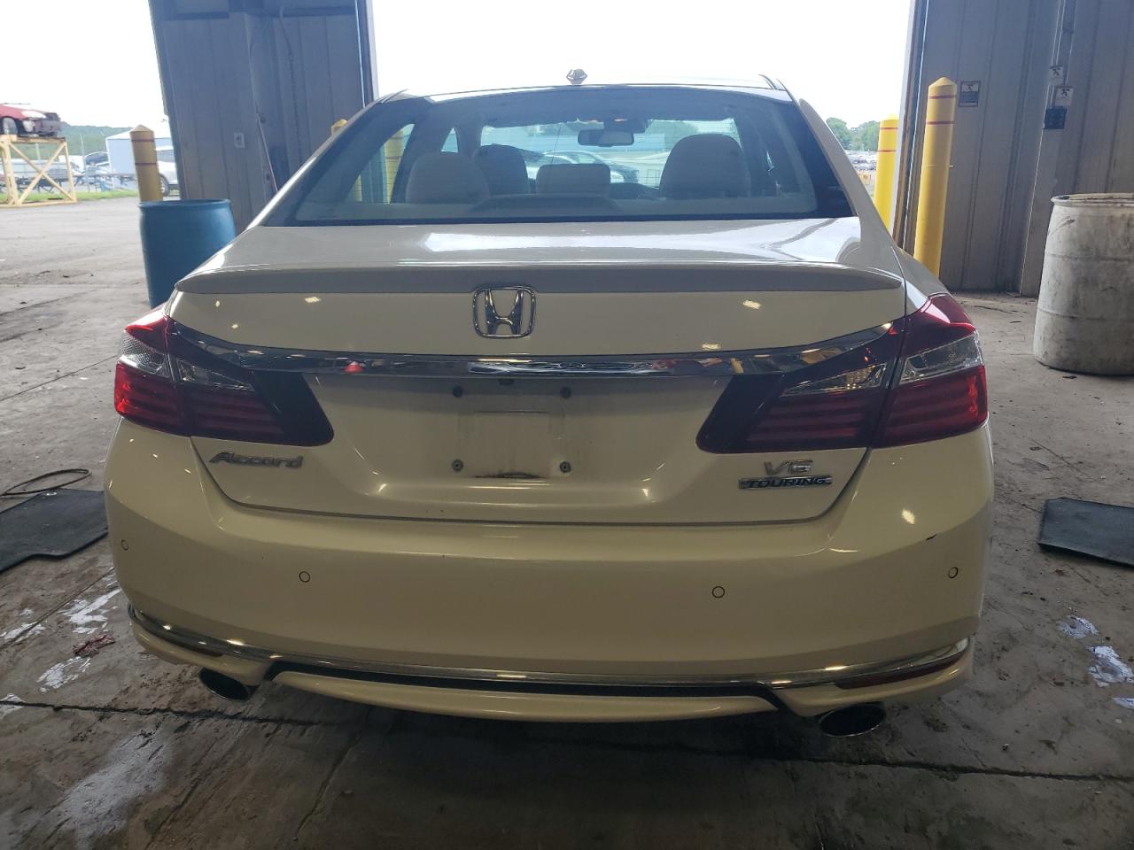 2016 Honda Accord Touring VIN: 1HGCR3F9XGA004976 Lot: 65390285