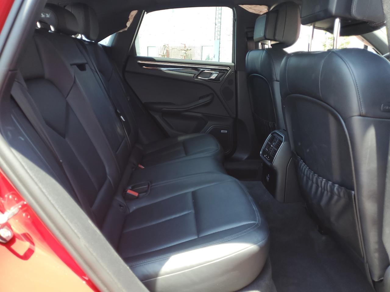 2022 Porsche Macan VIN: WP1AA2A52NLB11810 Lot: 65250235