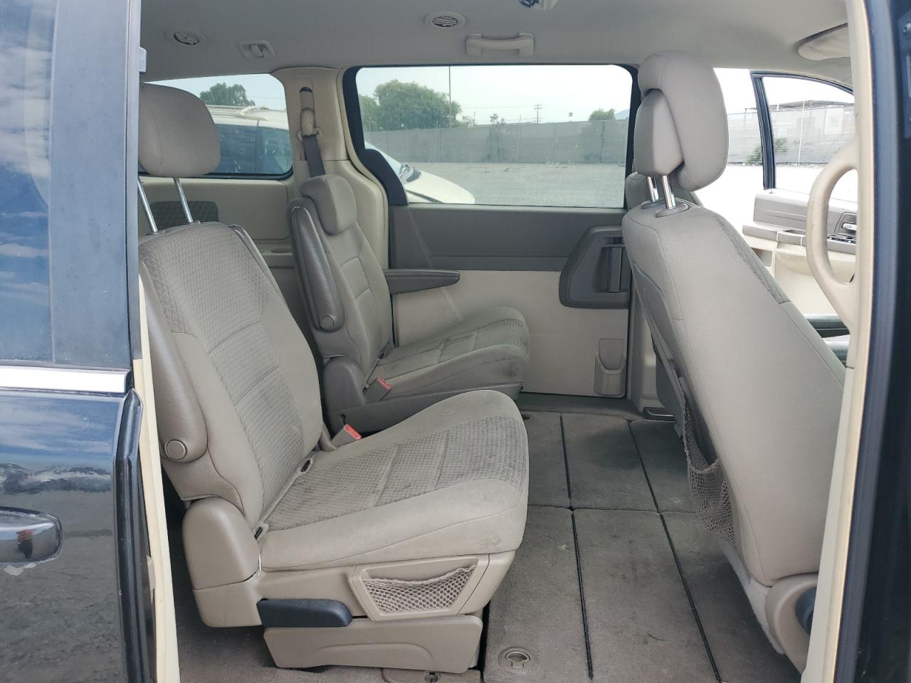 2010 Chrysler Town & Country Lx VIN: 2A4RR2D14AR441739 Lot: 64903955