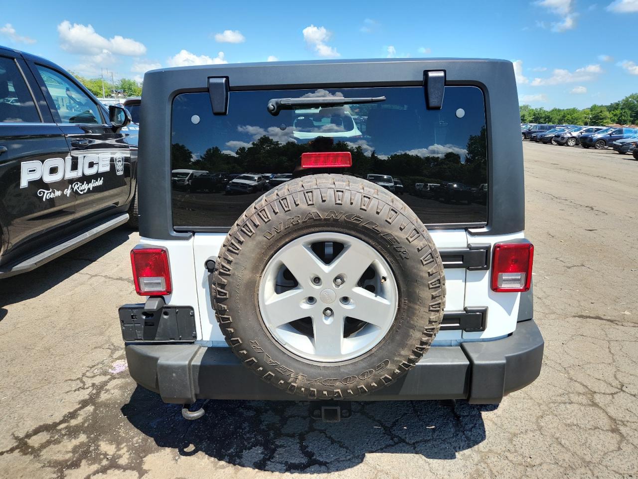 2015 Jeep Wrangler Unlimited Sport VIN: 1C4HJWDGXFL755528 Lot: 64927525
