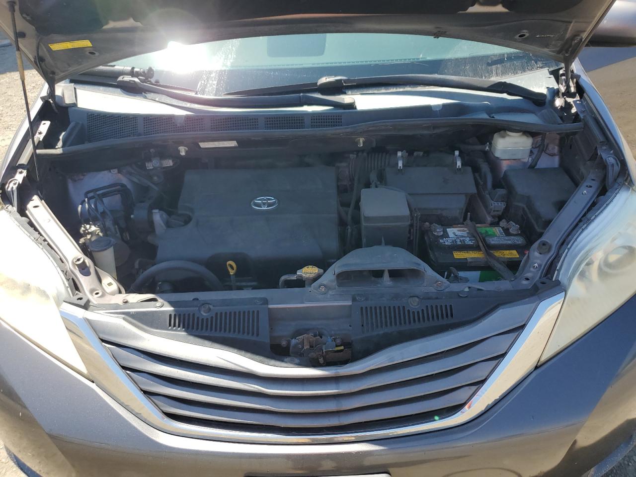 2011 Toyota Sienna Xle VIN: 5TDYK3DC4BS001414 Lot: 64079175
