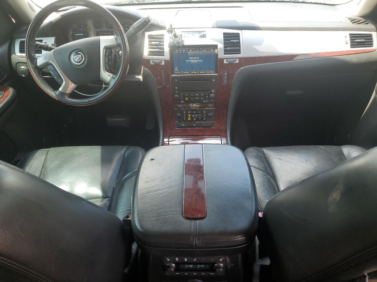 2007 Cadillac Escalade Luxury VIN: 1GYFK63817R304737 Lot: 64957135