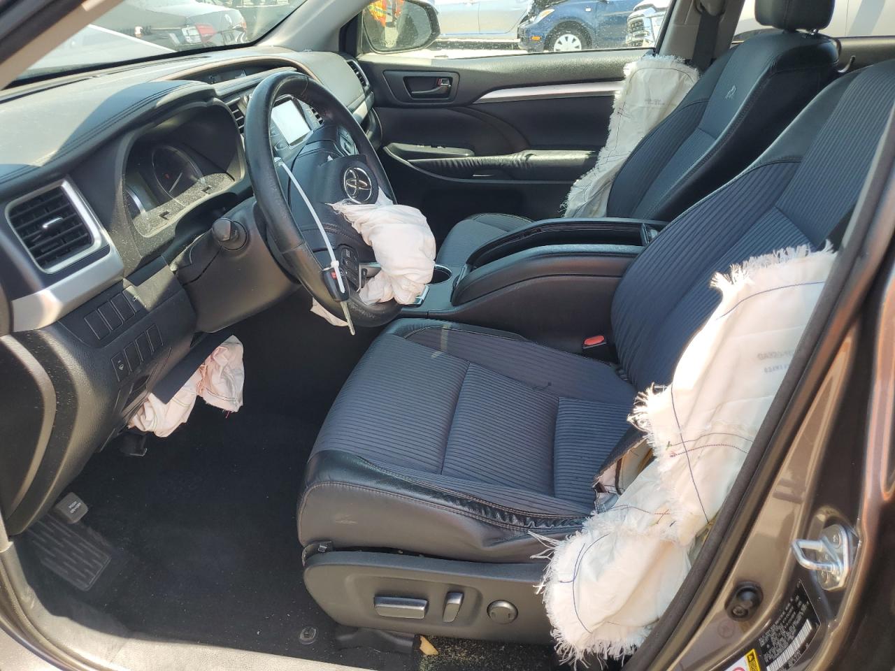 2014 Toyota Highlander Le VIN: 5TDZKRFH0ES038027 Lot: 63064455