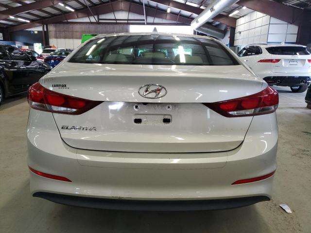 Sedans HYUNDAI ELANTRA 2017 Srebrny
