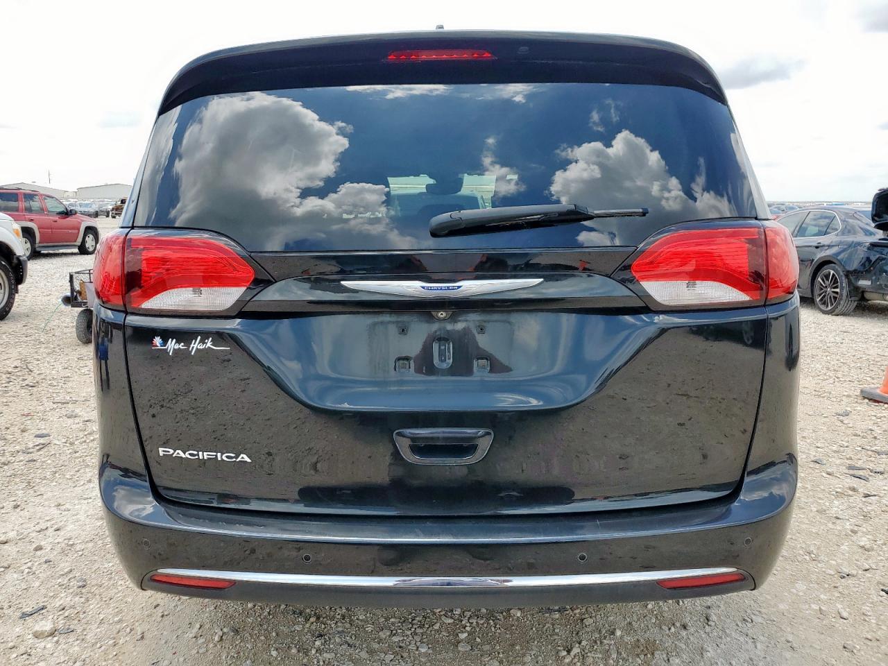 2018 Chrysler Pacifica Touring L VIN: 2C4RC1BGXJR351701 Lot: 63689005