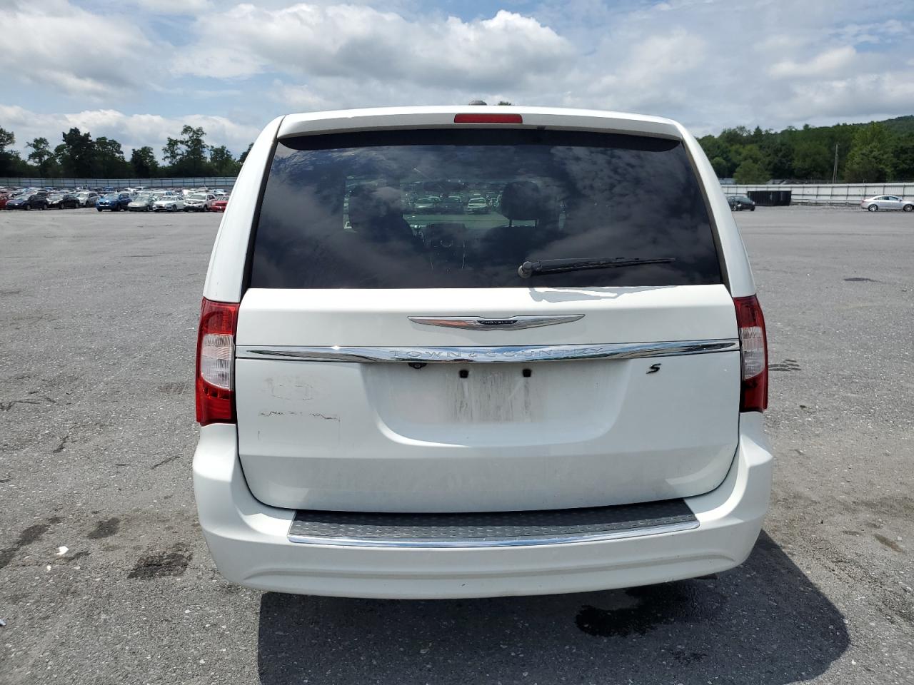 2015 Chrysler Town & Country S VIN: 2C4RC1HG0FR619427 Lot: 65368445
