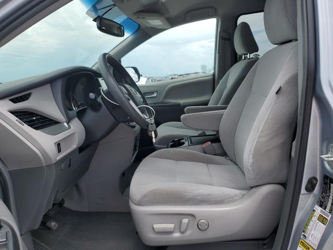 2015 Toyota Sienna Le VIN: 5TDKK3DC4FS538747 Lot: 64801115