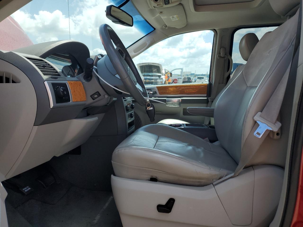 2008 Chrysler Town & Country Limited VIN: 2A8HR64X88R137085 Lot: 64666095